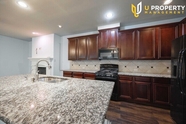 Building Photo - LUXURY TOWNHOME IN CRAIG RANCH COMMUNITY