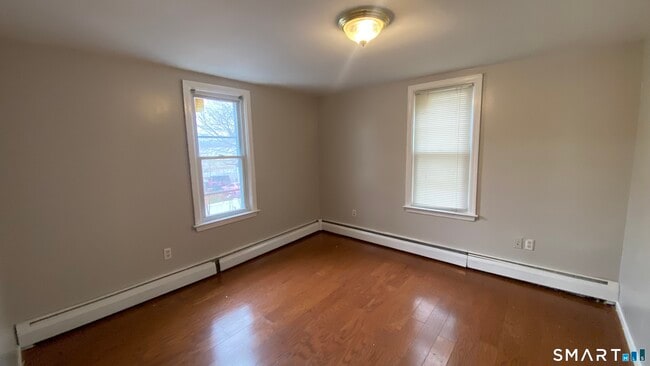 Building Photo - 82 James St