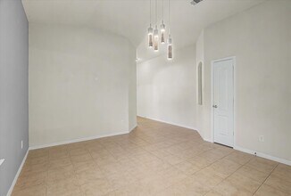 Building Photo - 623 W Newport Bend
