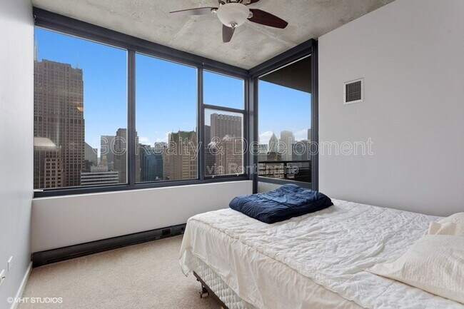 Building Photo - 235 W Van Buren St