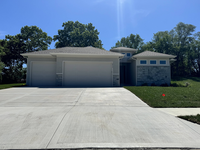 Building Photo - 1613 SW Hedgewood Ln