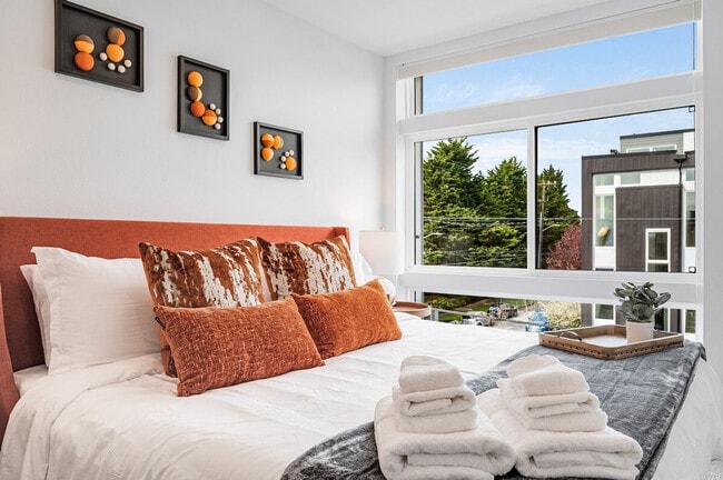 Building Photo - 4613 Dayton Ave N