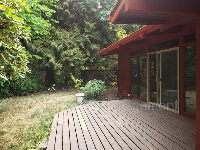 Building Photo - 5916 NW Bernie Dr