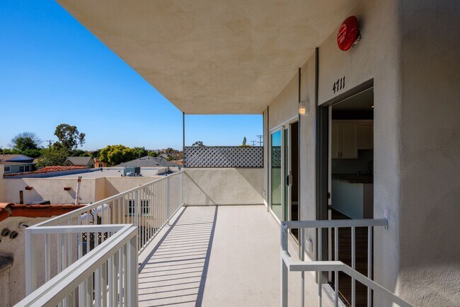 Building Photo - 4709-11 Soria Dr