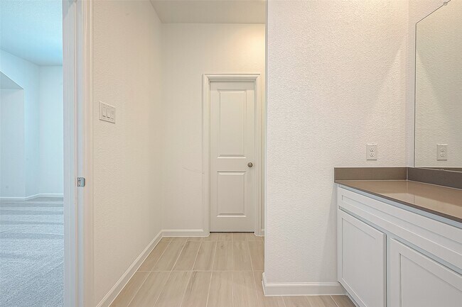 Building Photo - 5402 Holly Hvn Ct