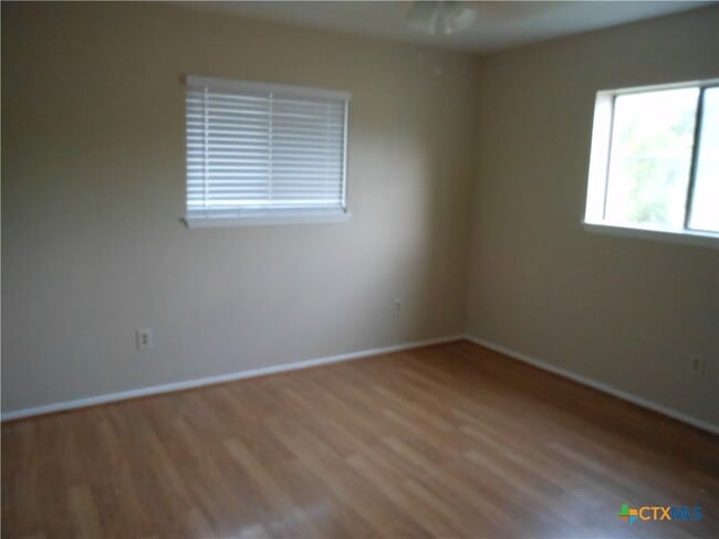 Building Photo - 333 Briarwood Dr