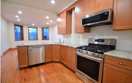 Building Photo - 1736 Beacon St