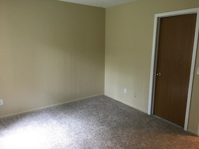 Building Photo - 42825 Lilley Pointe Dr