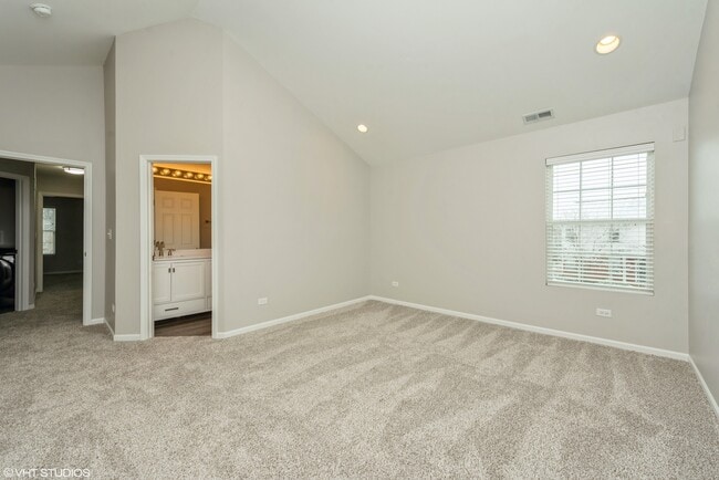 Building Photo - 2610 Williamsburg Dr