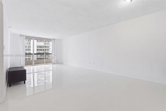 Building Photo - 19195 Mystic Pointe Dr