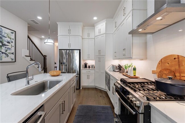 Building Photo - 4337 Parkside Pl