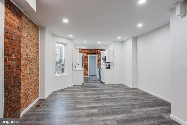 Building Photo - 5511 Willows Ave