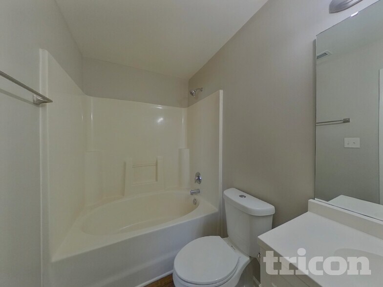 Building Photo - 1110 Hipp Rd