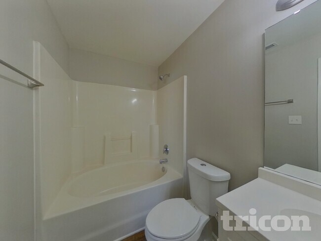 Building Photo - 1110 Hipp Rd