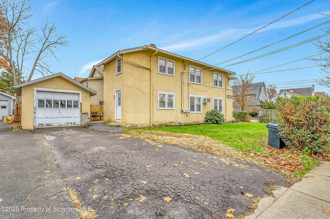 Building Photo - 1701 Green Ridge St