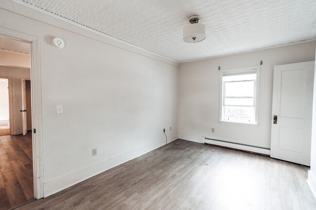 Building Photo - 52 Myrtle St