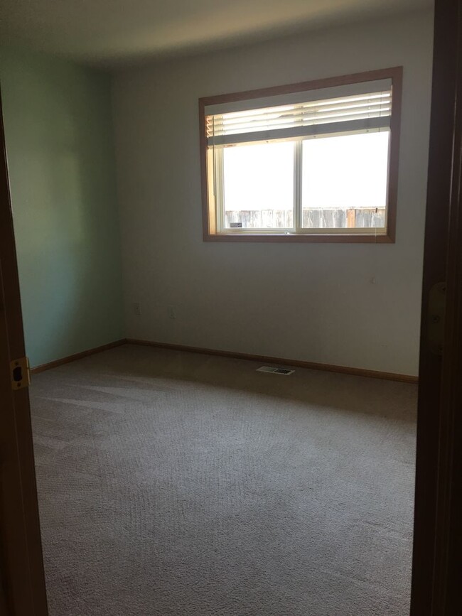 Building Photo - Fantastic Home In SW Corvallis with Landsc...