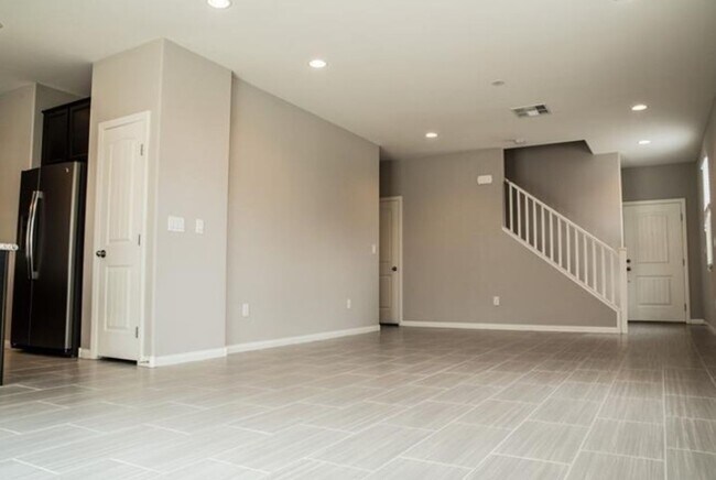 Building Photo - Beautiful 4 bedroom SW Area Home!! Corner ...