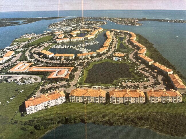 Building Photo - 6 Harbour Isle Dr E