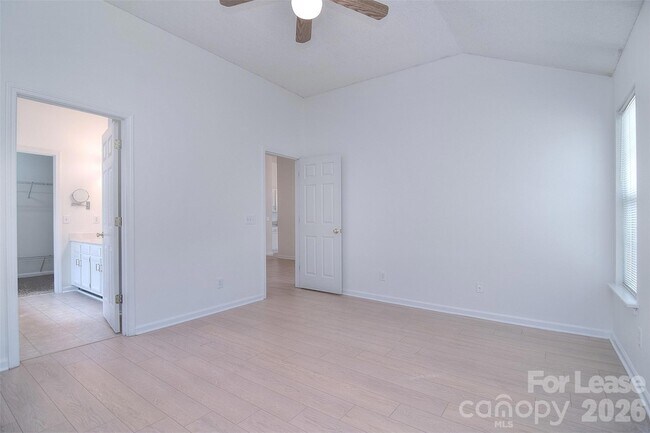 Building Photo - 550 Carlisle Dr