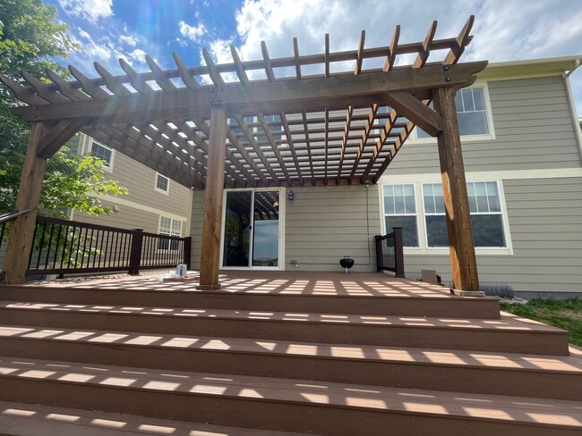 Building Photo - Luxurious 3 Bedroom 2.5 Bathroom House in ...