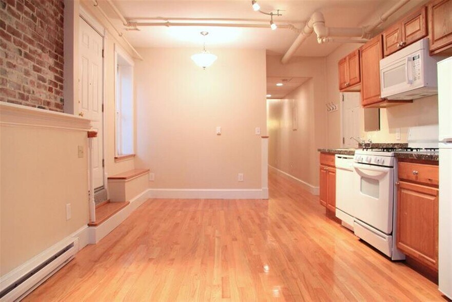 Building Photo - 878 Massachusetts Ave