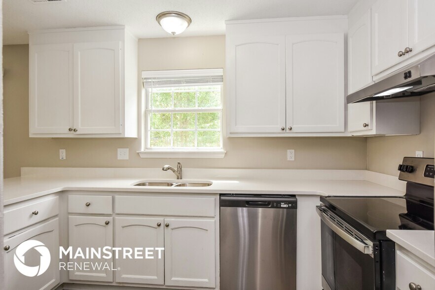 Building Photo - 229 River Oaks Dr