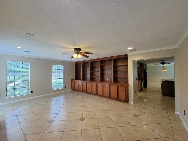 Building Photo - 17207 Meadow Heights Dr