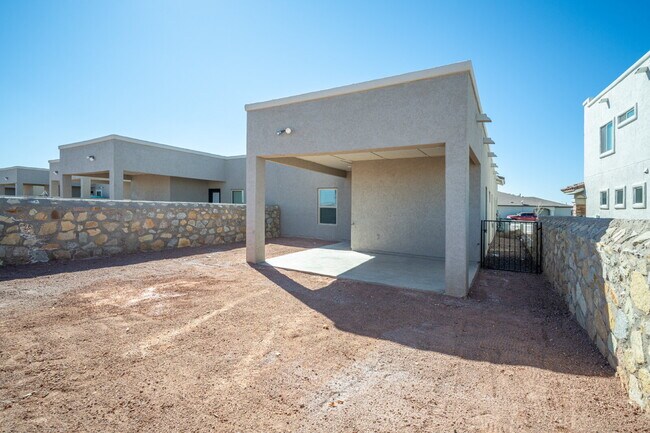Building Photo - "Spacious 3-Bedroom Duplex with Granite Elegance in El Paso – 1469 Sq Ft of Modern Comfort!"