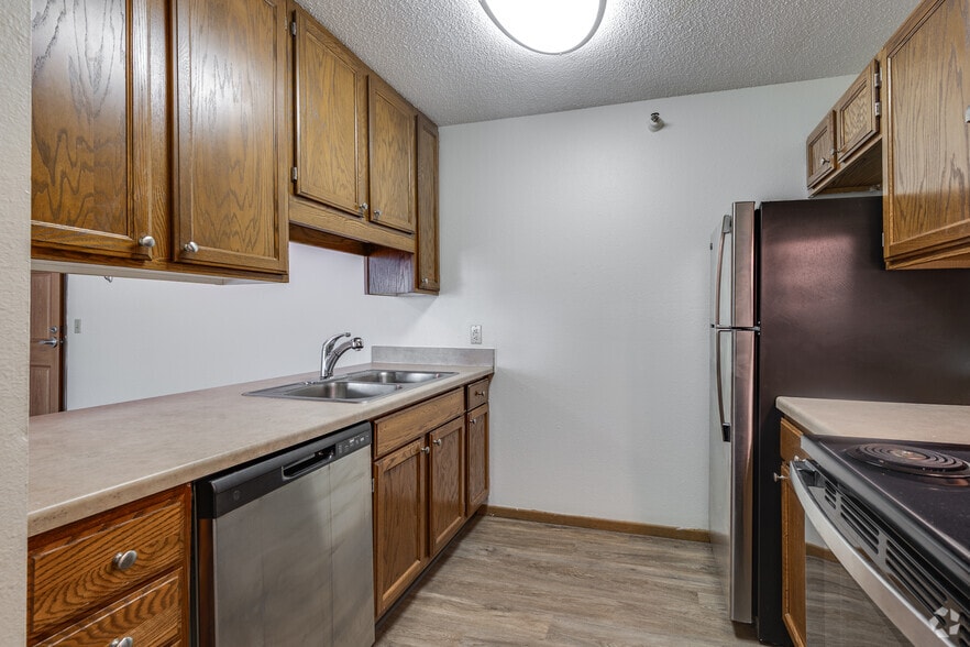 2BR, 1BA - 864SF - Upgraded Appliances - Woodland Park Apartments