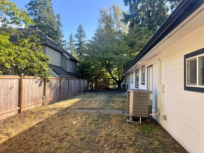 Building Photo - Must See Rambler!
