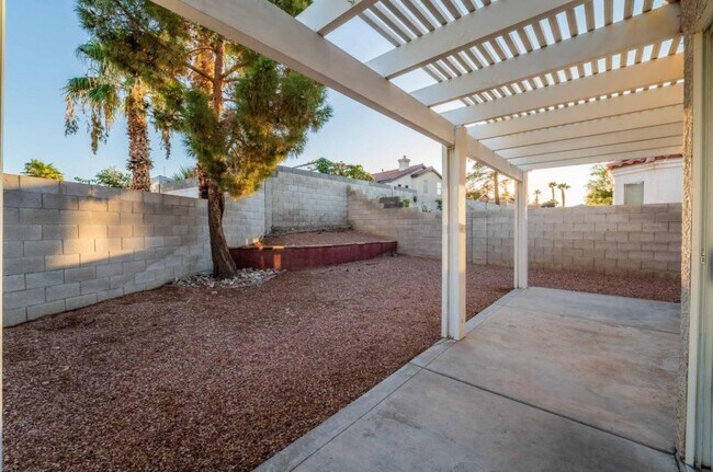 Building Photo - 6617 Lund Dr