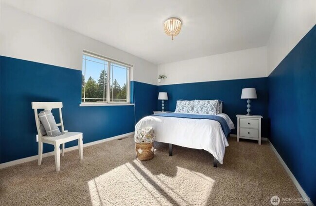Building Photo - Spacious 4-Bedroom Gem with Fully Fenced Y...