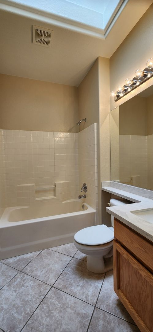 Building Photo - FRESHLY PAINTED 2 Bedroom Patio Home in Ag...
