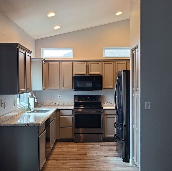 Building Photo - 17407 N Larkspur Ln