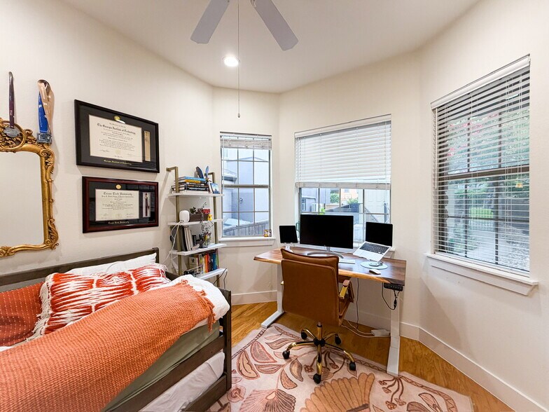 Building Photo - 506 Sunny Ln