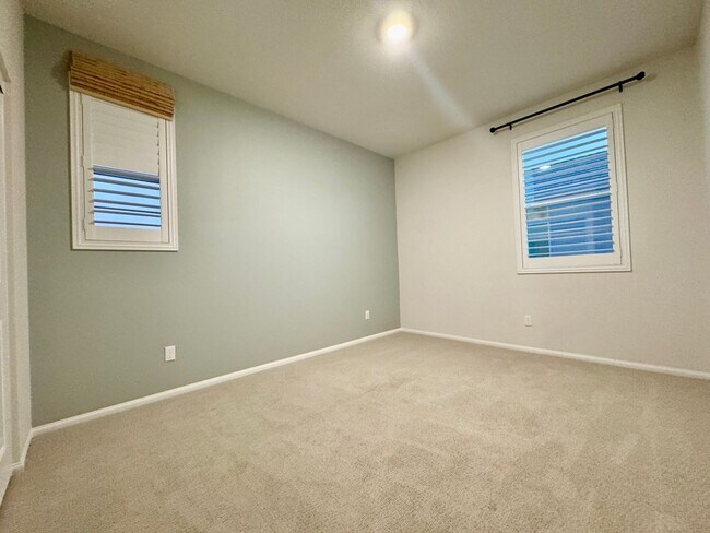 Building Photo - Beautiful 3 bedroom end unit in the heart of Rancho Mission Viejo