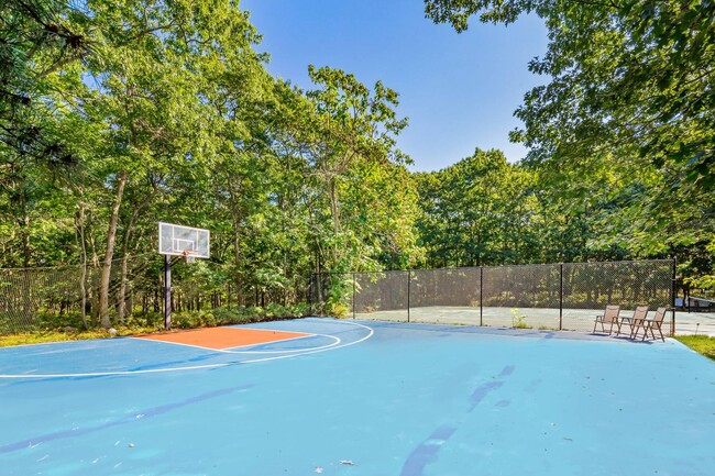 Building Photo - 528 Wainscott NW Rd