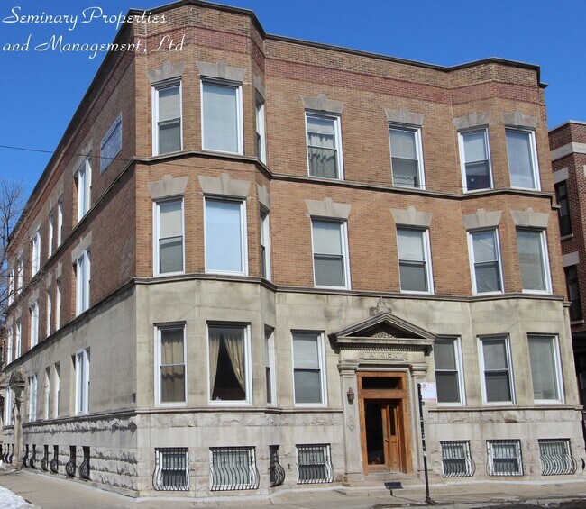 Building Photo - 920-22 W Addison