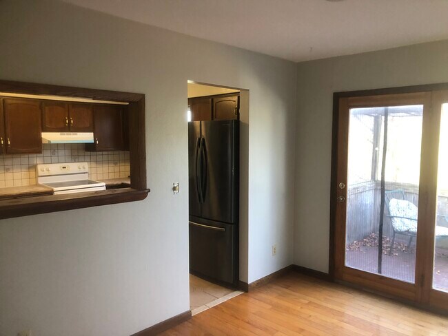 Building Photo - 213 Frey Ave