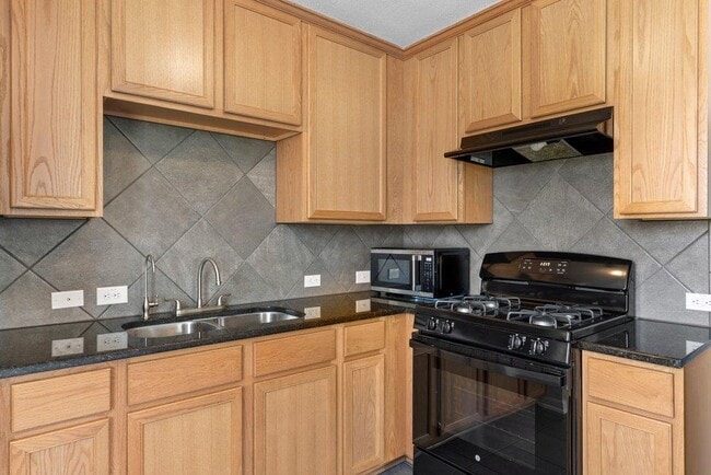 Building Photo - 1600 Arbor Knot Dr