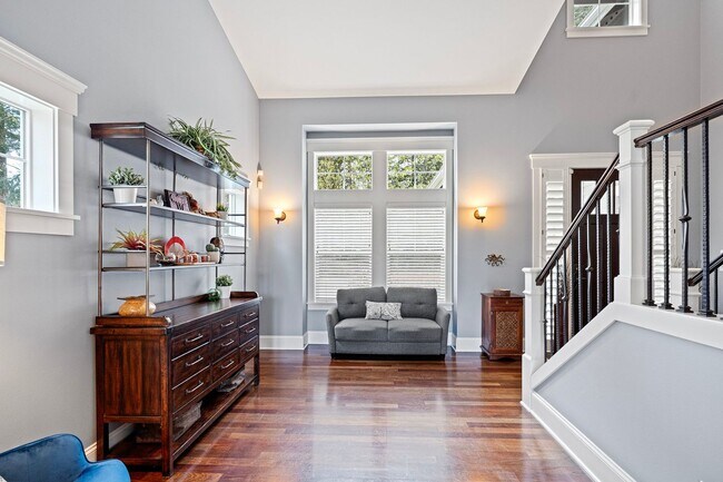 Building Photo - Custom Craftsman Estate on 1.5+ Sun-drenched Acres