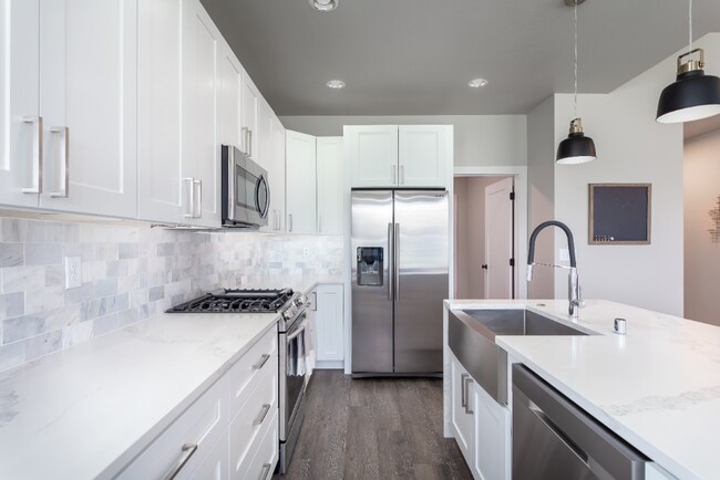 Building Photo - Fully Furnished New 5 Bed, 3 Bath Modern Home with over 3,241 Sq. Ft. on 2 Acres- MEAD SCHOOL DIS...