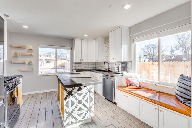 Building Photo - 3510 Columbine St