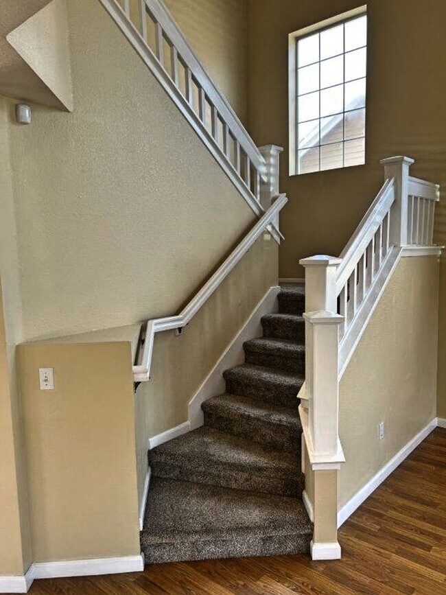 Building Photo - Modern 4 Bedroom 3 Bath Close to Marina Suisun City *Star Rentals