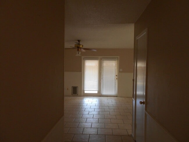 Building Photo - Very well maintained home with great location