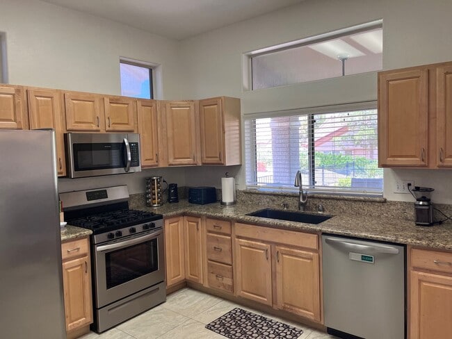 Building Photo - Sun City - Short Term Rental - Fully Furni...