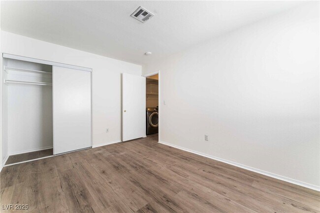 Building Photo - 4104 N Compass Rose Way