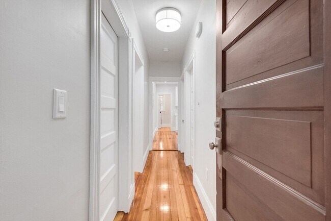 Building Photo - 38 Dorset St