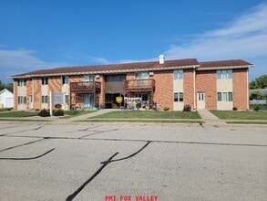 Building Photo - Spacious 2-Bedroom Townhouse w/ Water Incl...